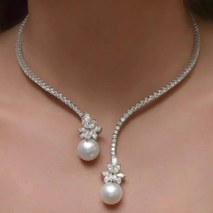 Elegant shiny necklace with pearls