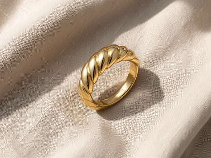 Croissant Ring | Gold