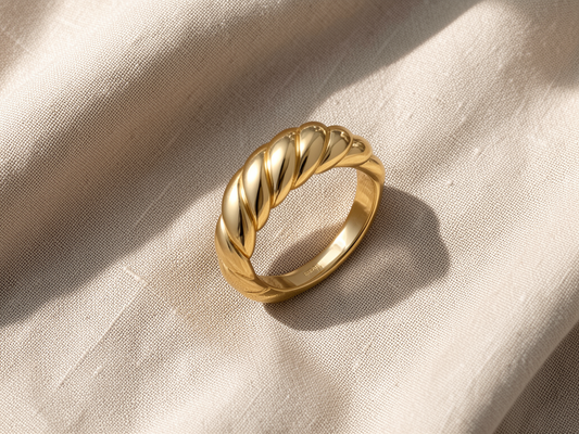 Croissant Ring | Gold