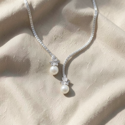 Elegant shiny necklace with pearls